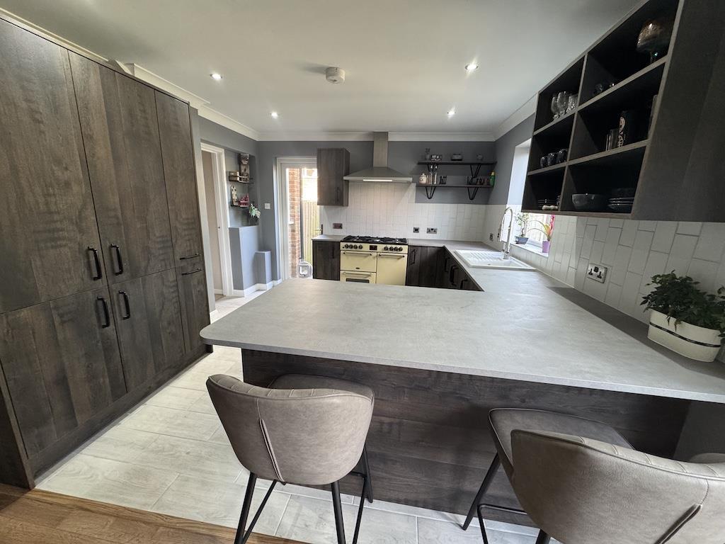 7 - Breakfast Bar.jpg