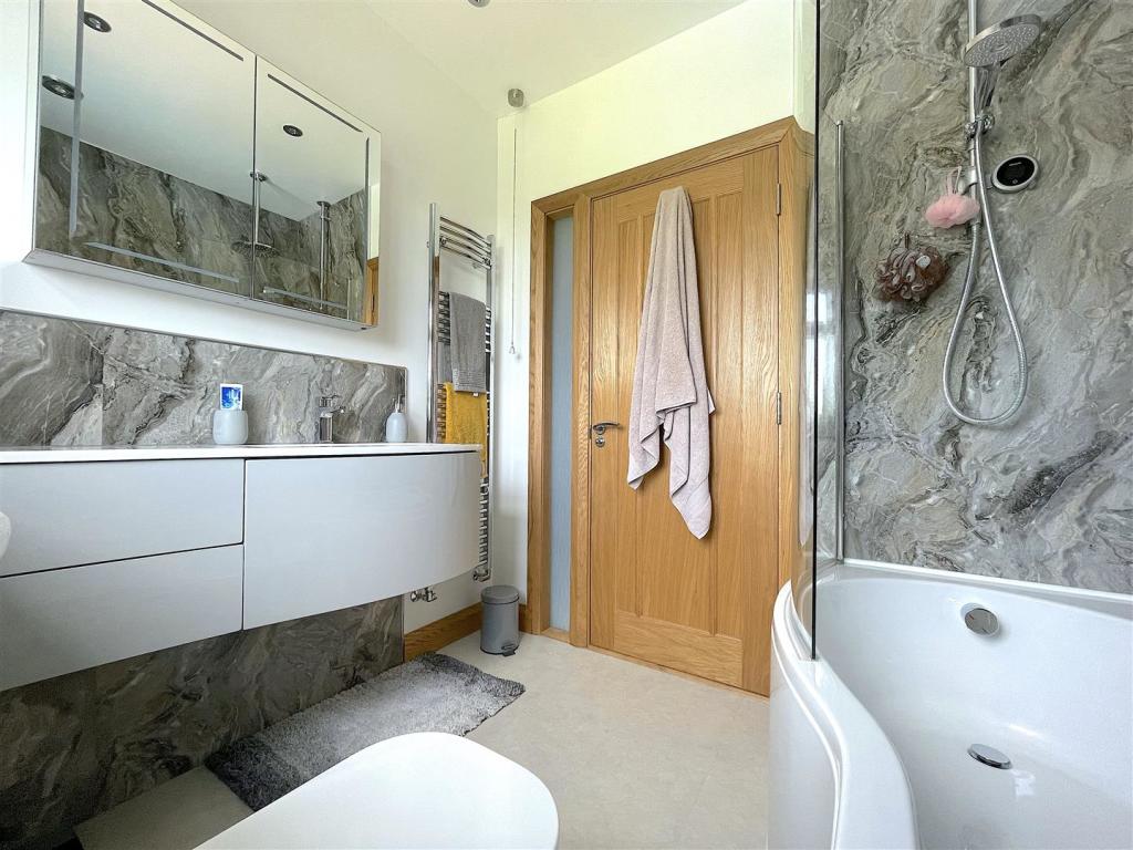 Bathroom (2).jpeg
