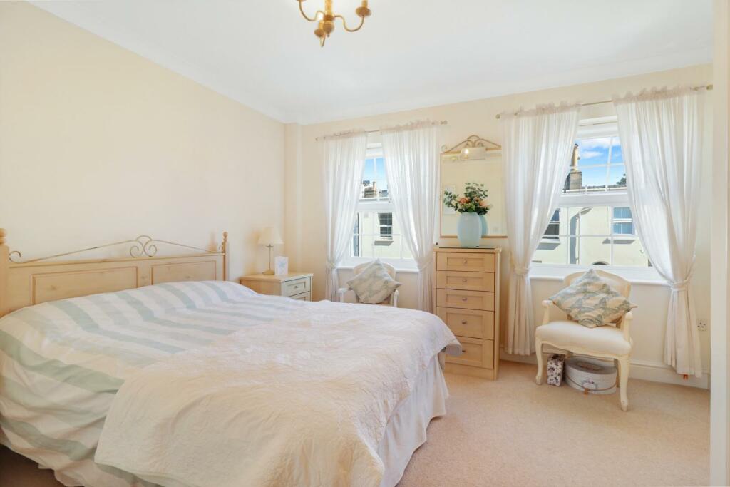 Bed 1a.jpg