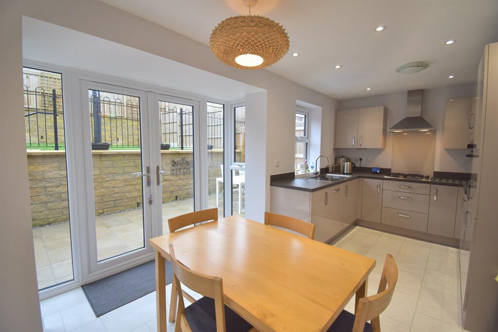 Fitted Dining/Kitche
