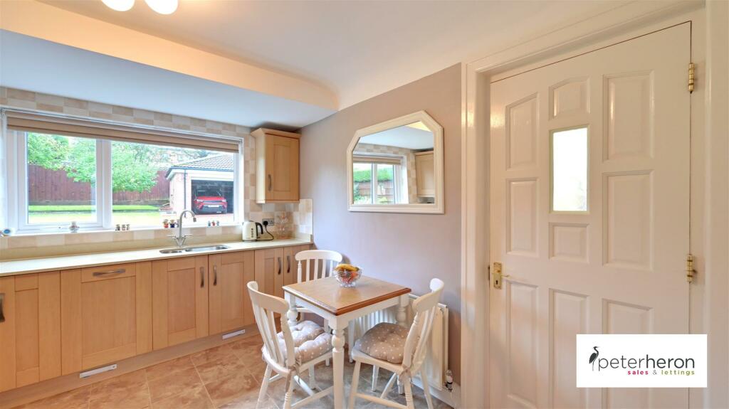 Breakfasting Kitchen