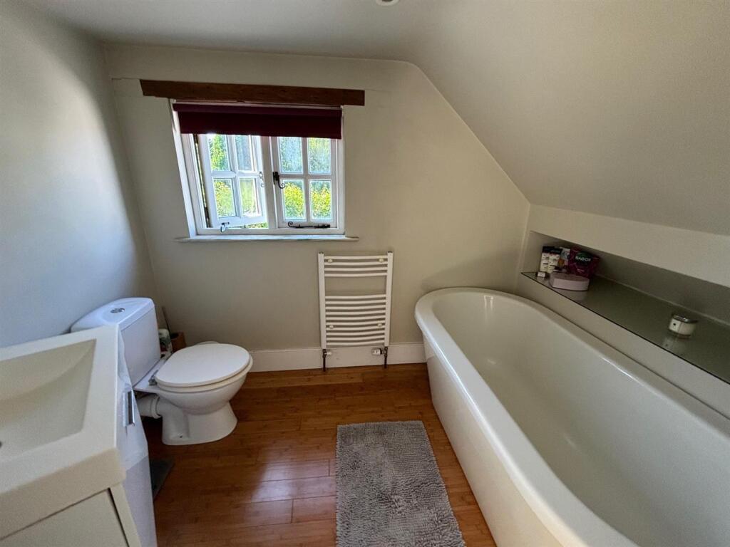 ensuite.jpg