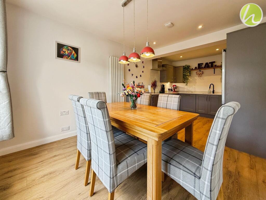 Kitchen/ Dining Room