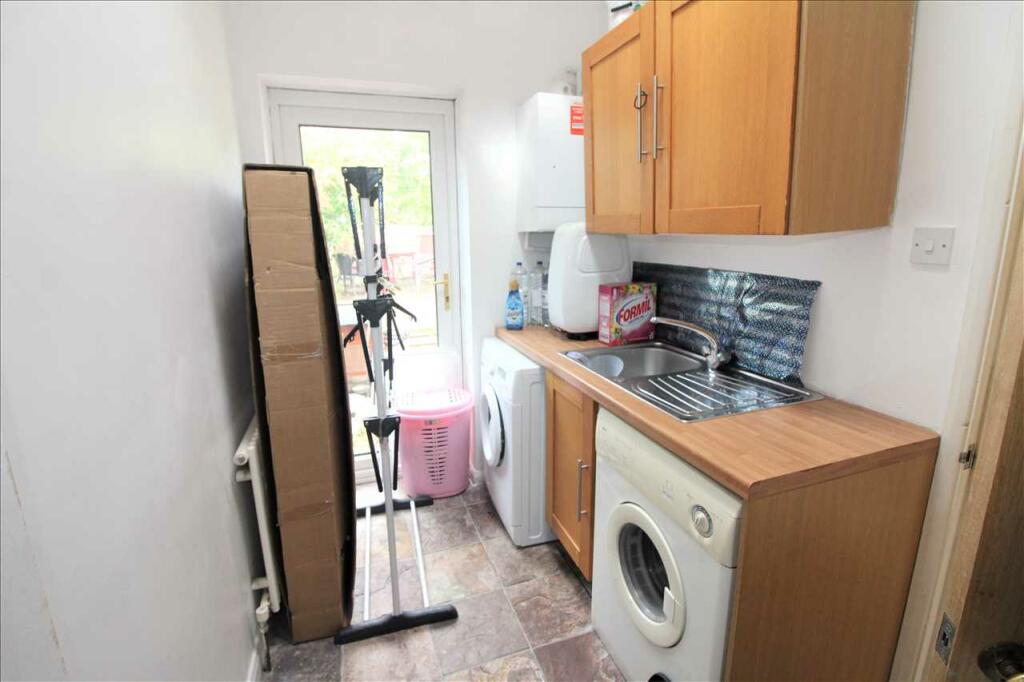 UTILITY ROOM 8'7"