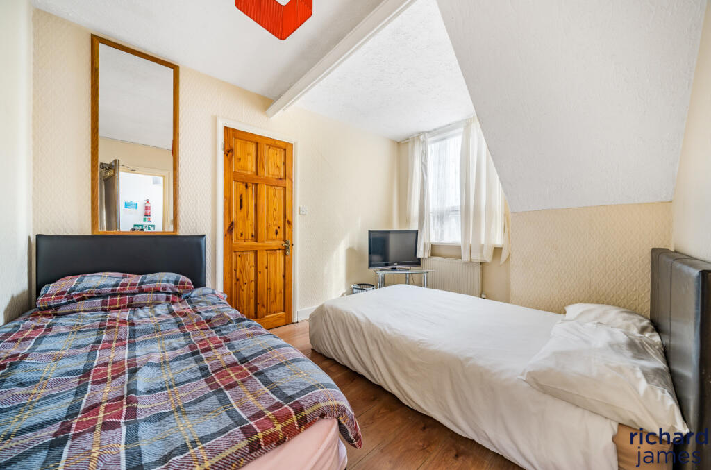 e98b78f4-1246-41f...