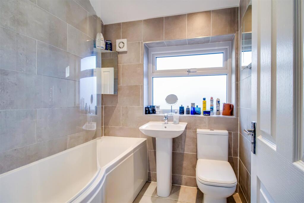 BATHROOM/W.C.