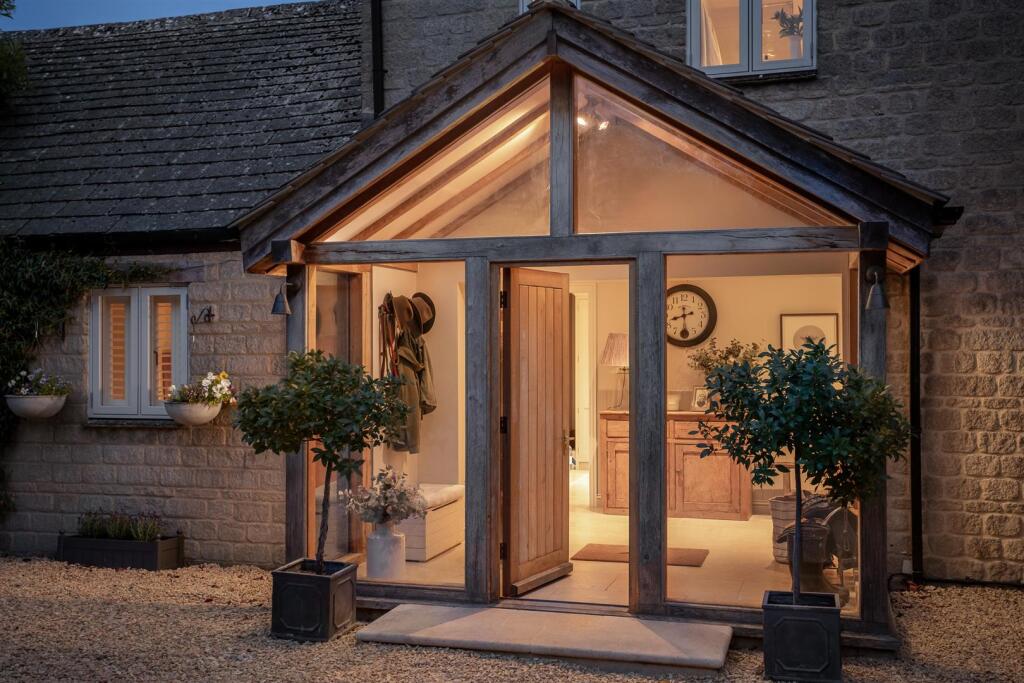 65 - Rowan Tree House - GL7 7EN - Web.jpg