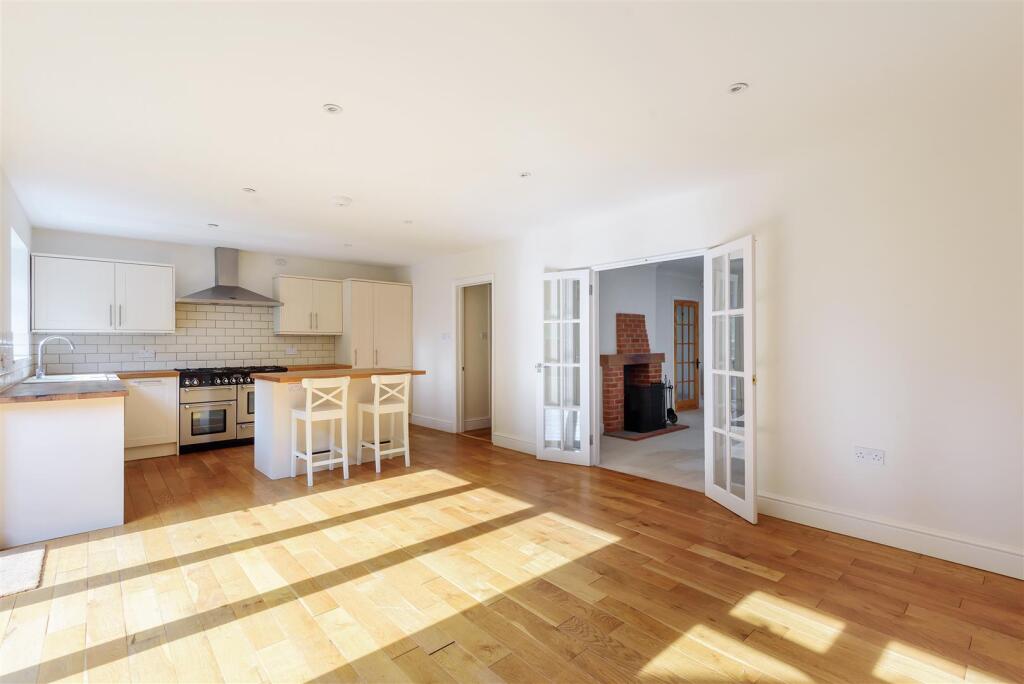 Kitchen 1.JPG