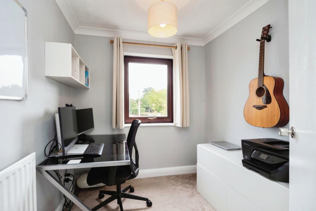 11tobygardenshadlowtn110ew-9