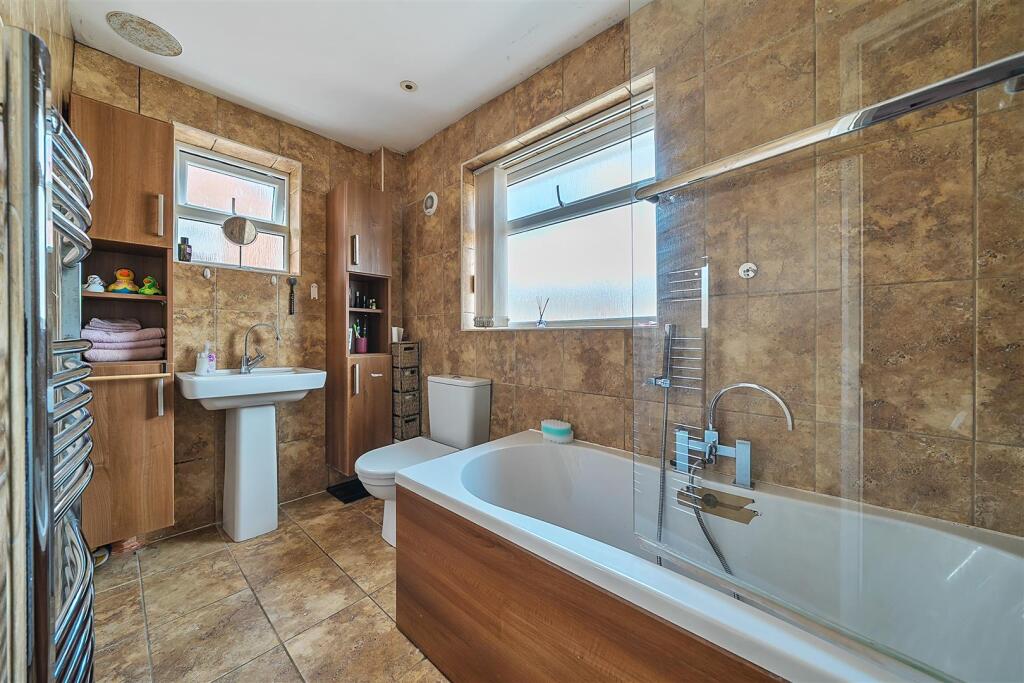 13 Wakeford Close, Nuneaton