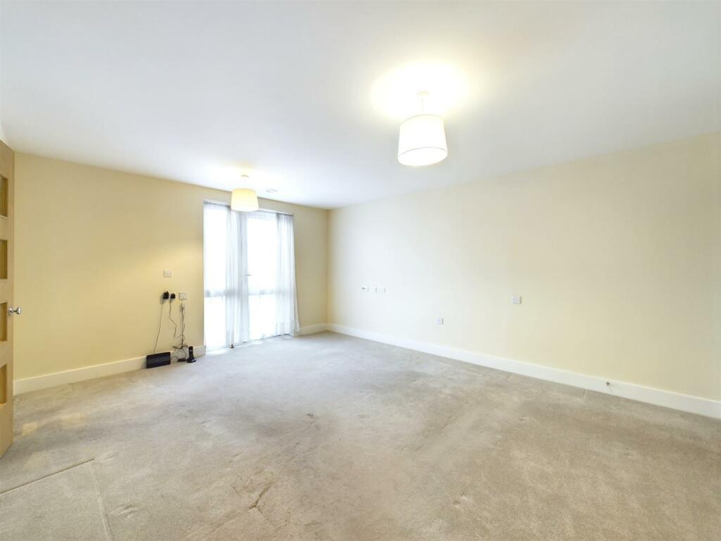 Living Room Alt.jpg