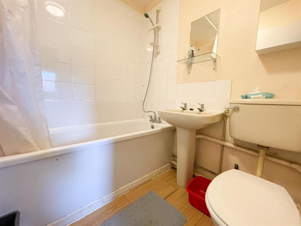 Bathroom.jpg