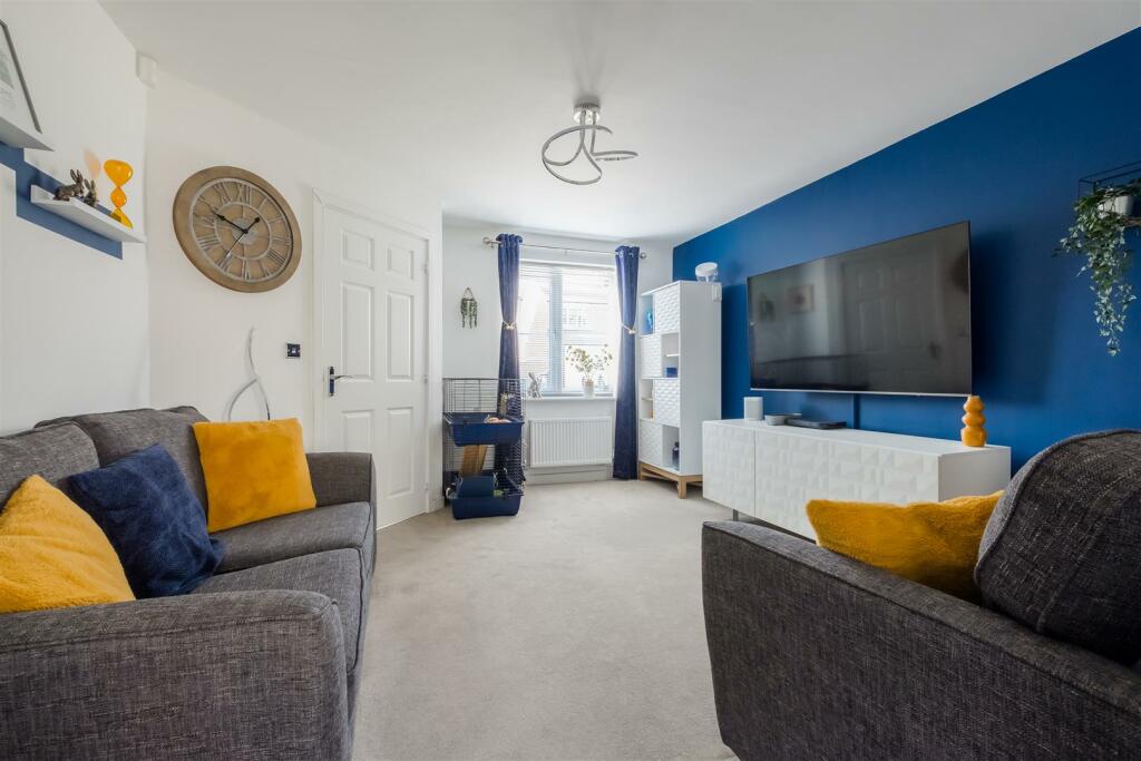 LOUNGE 1.jpg