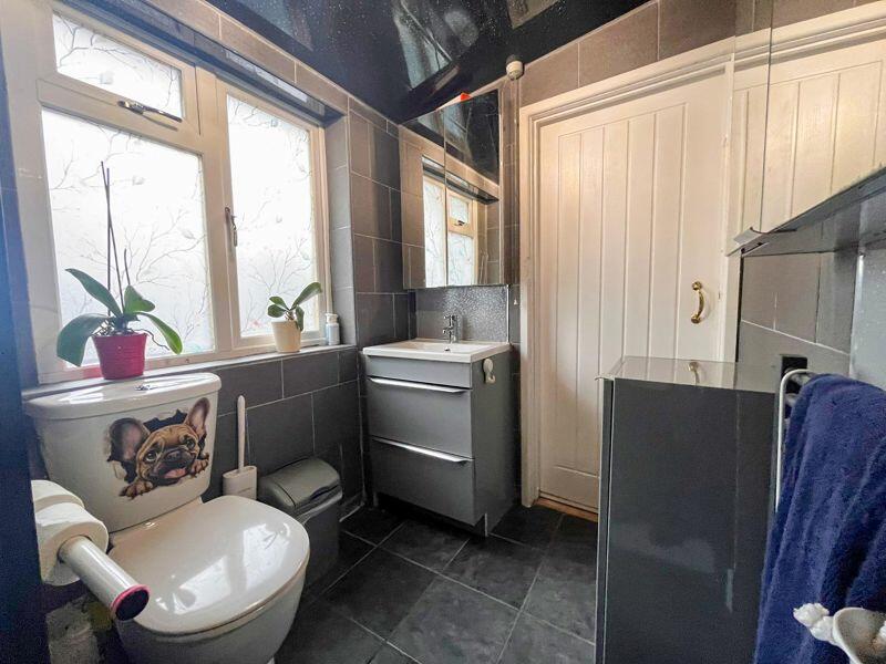 SHOWER ROOM