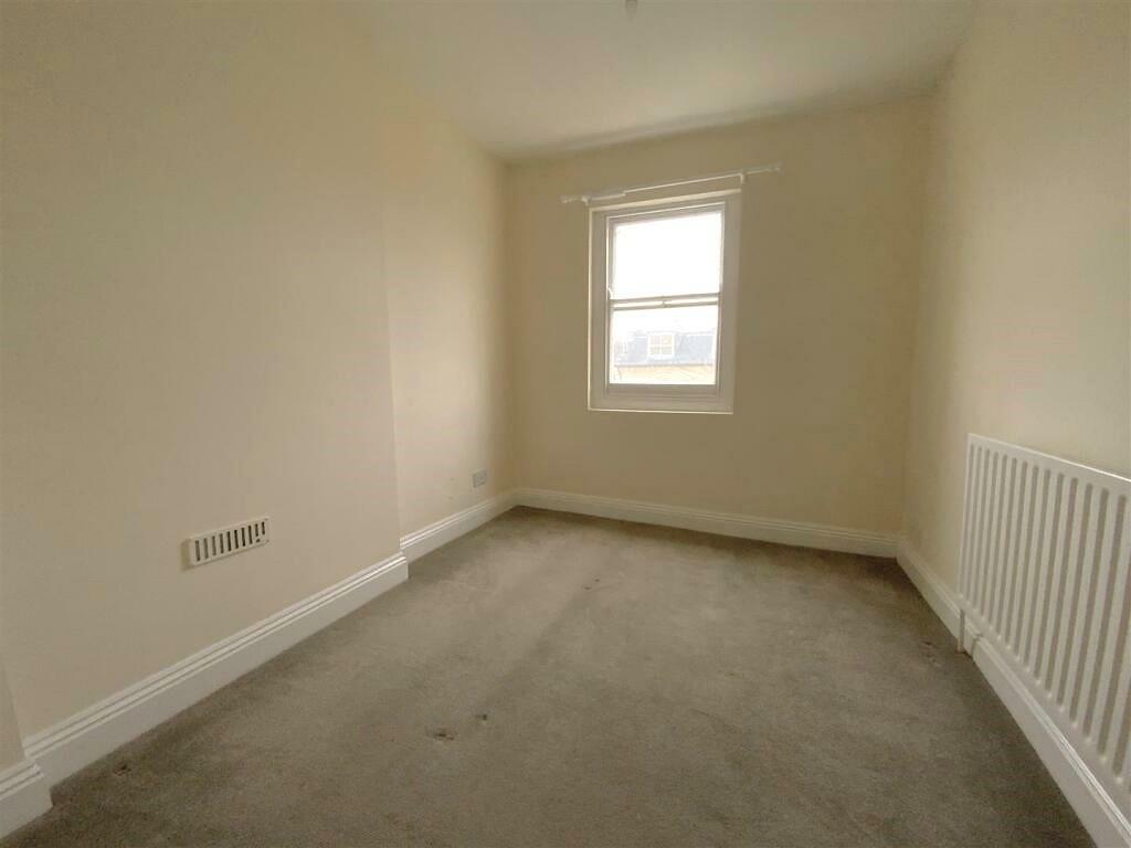 Bedroom 02.jpg