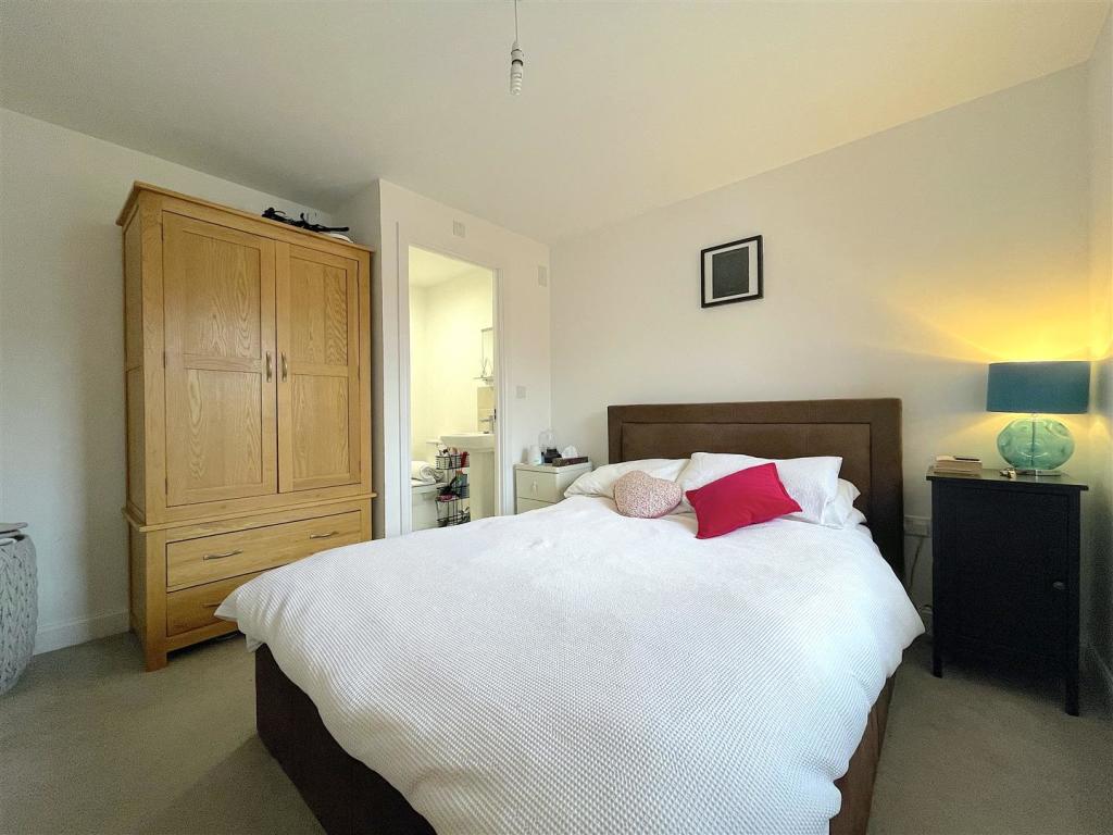 Bedroome One (2).jpeg