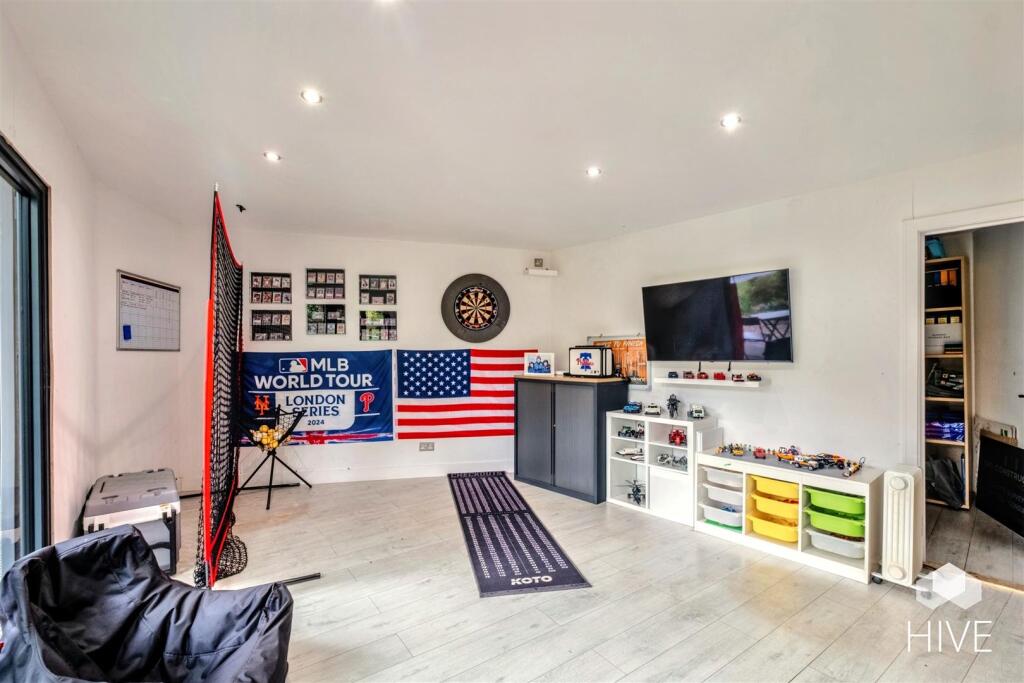 Inside Home Office / Gym