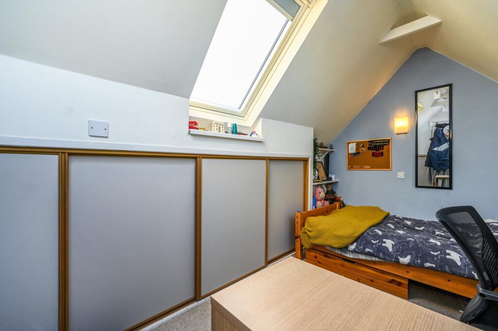 Office / Bedroom 5