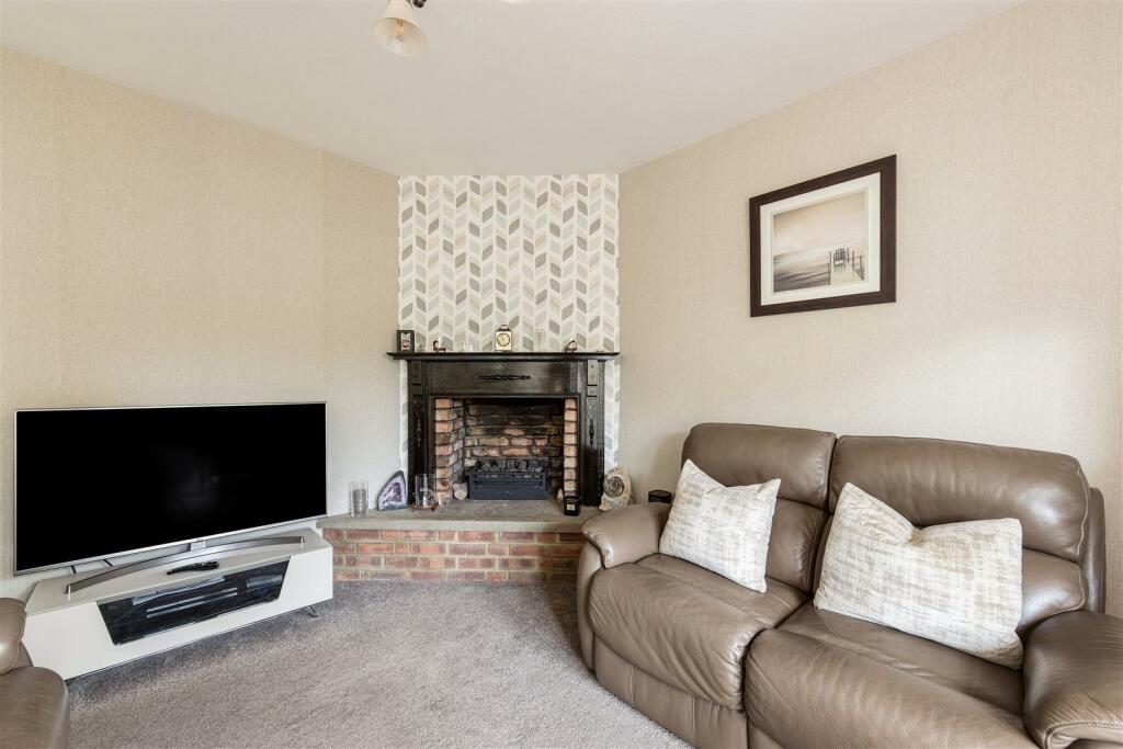 Larkshall Road E4