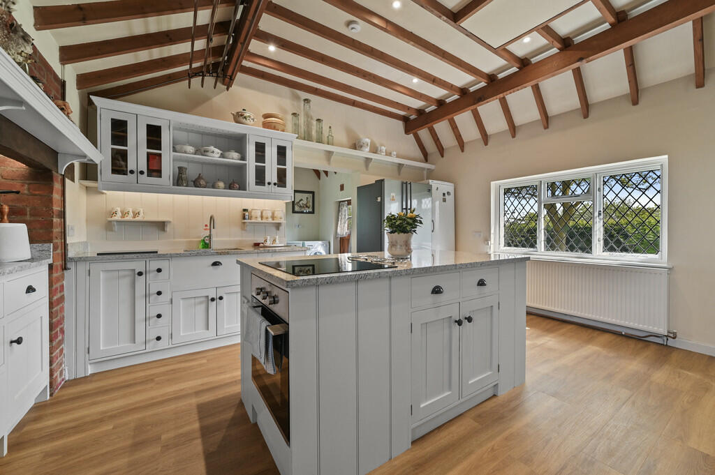 PT-TV-TudorCottag...