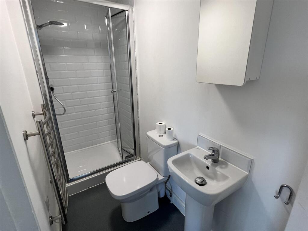 Room 8 Ensuite