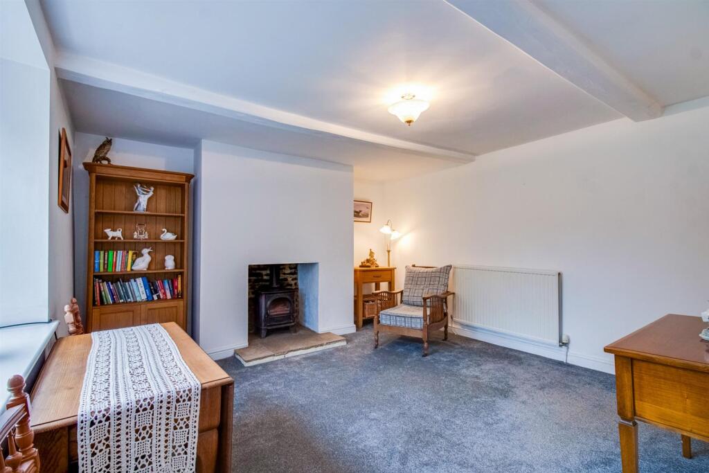 SITTING/DINING ROOM