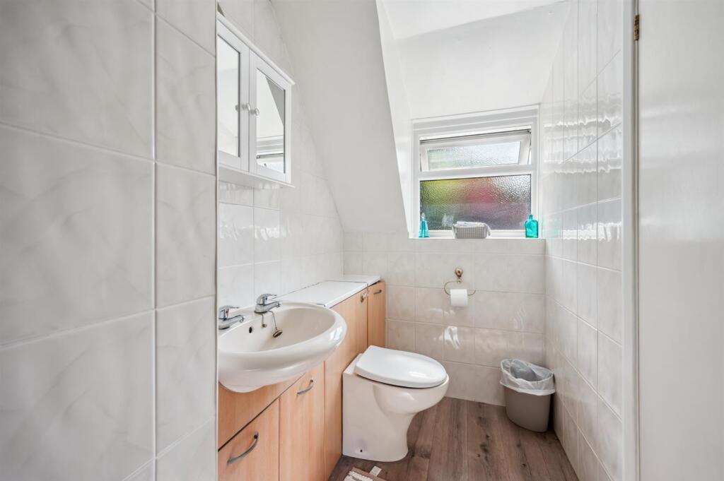 Bathroom - vanity unit.jpg