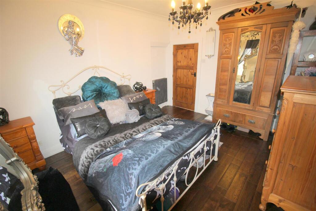 Leach Lodge Farm 2nd bed 2.JPG