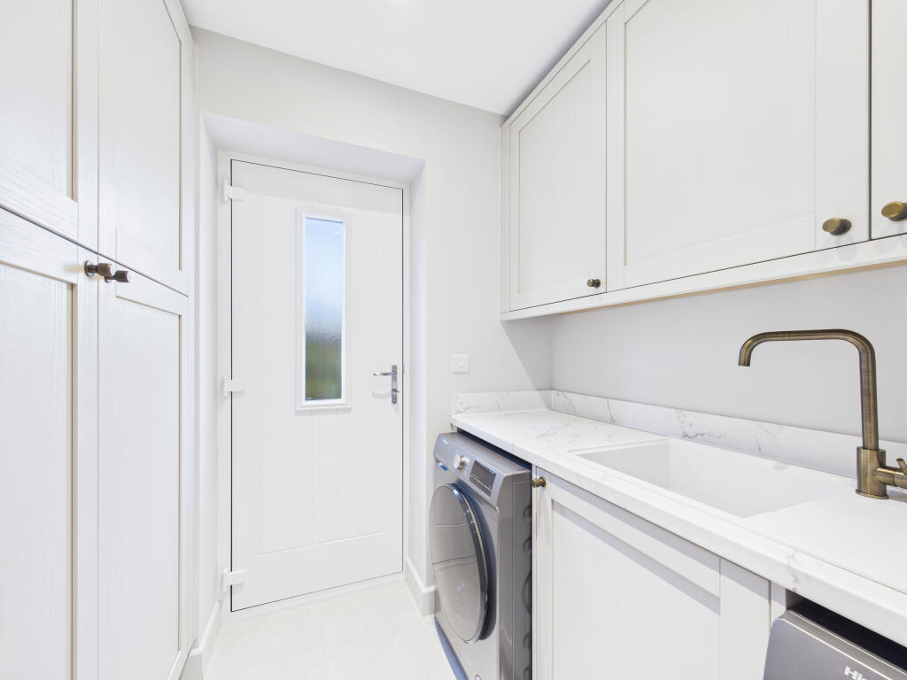 CAM01354G0-PR0625-STILL004