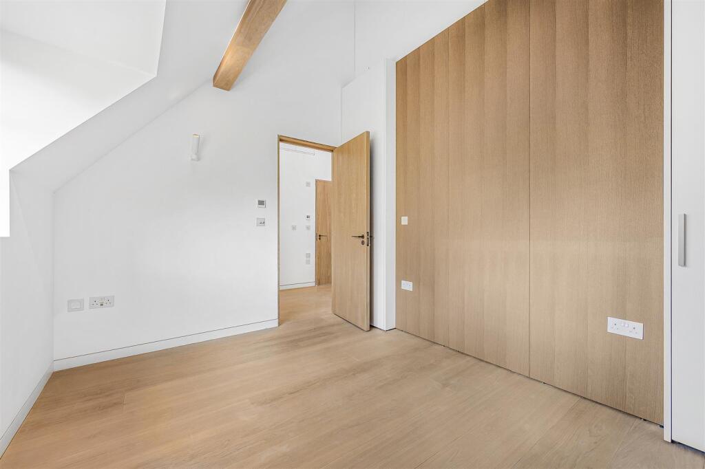 bedroom4 (2).jpg
