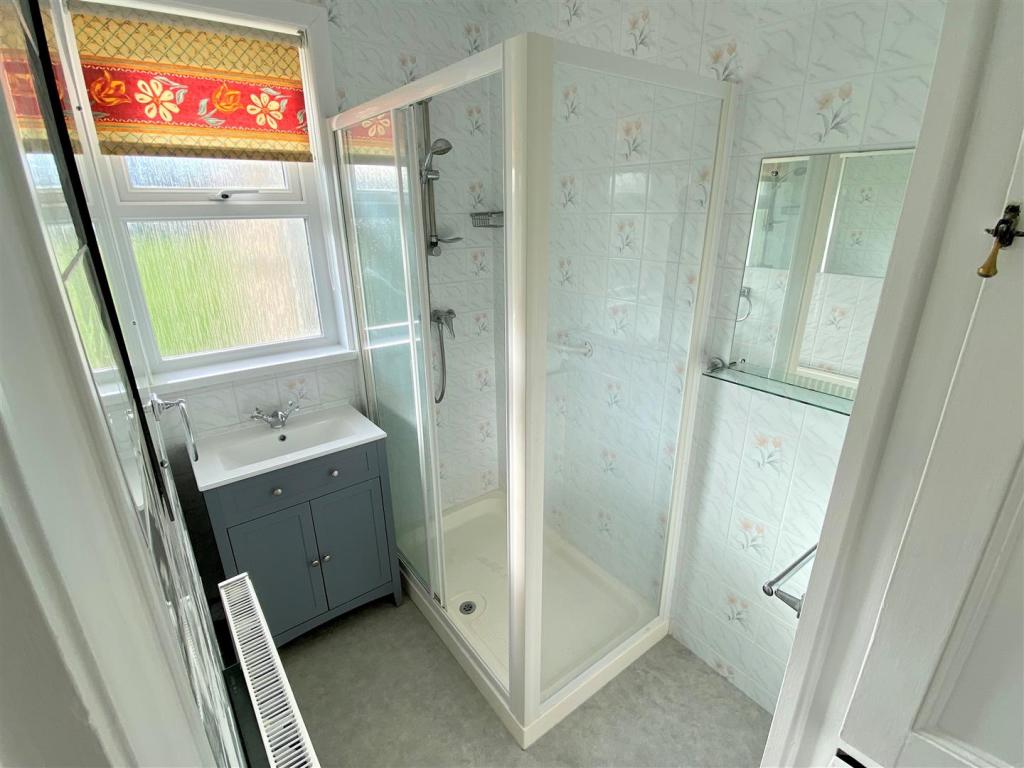 4 Bonython Road Shower Room