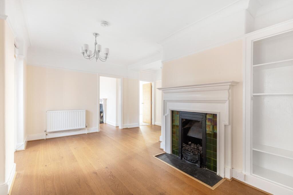 Reception/bedroom 
