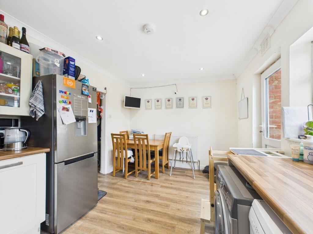 Kitchen/Dining Area