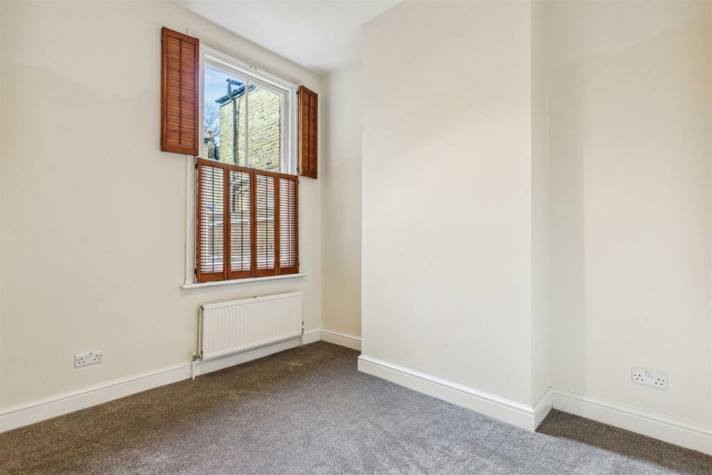 Cranbrook Road, W4 - TO LET