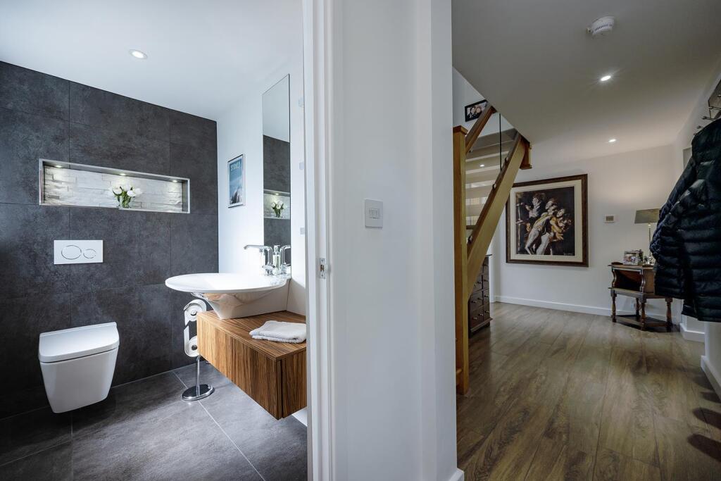 Cloakroom/Hallway