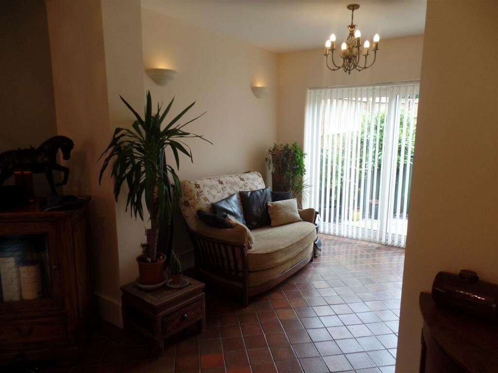 Keats Road, Poets Corner - Dining Room