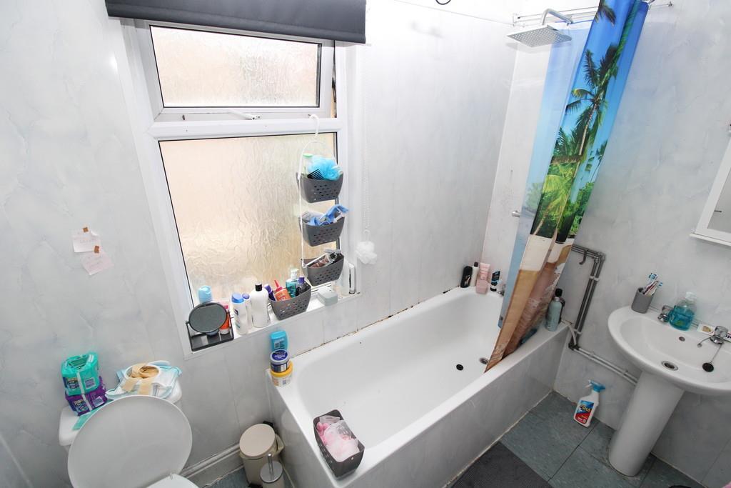 Bathroom 123 Wood Road.jpg