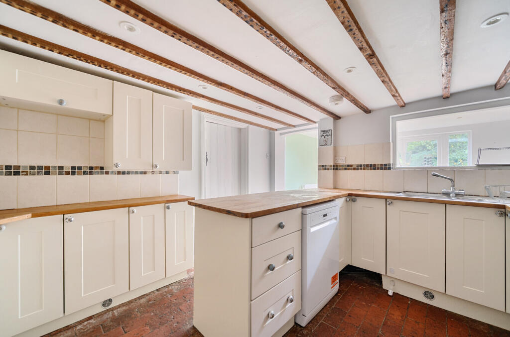 1362305-7-68df933...