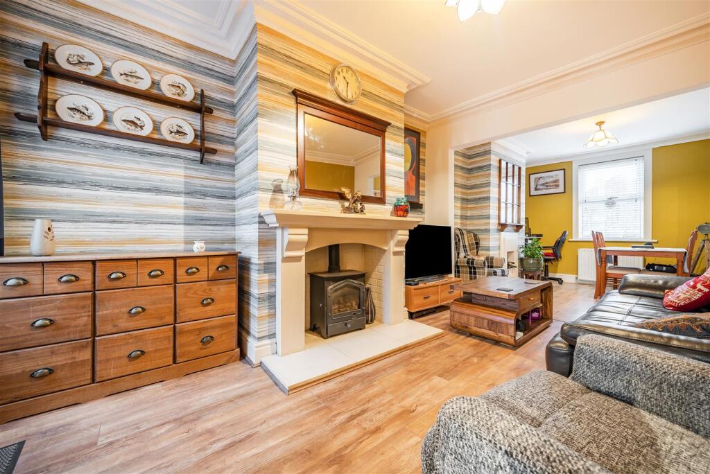 LOUNGE AREA