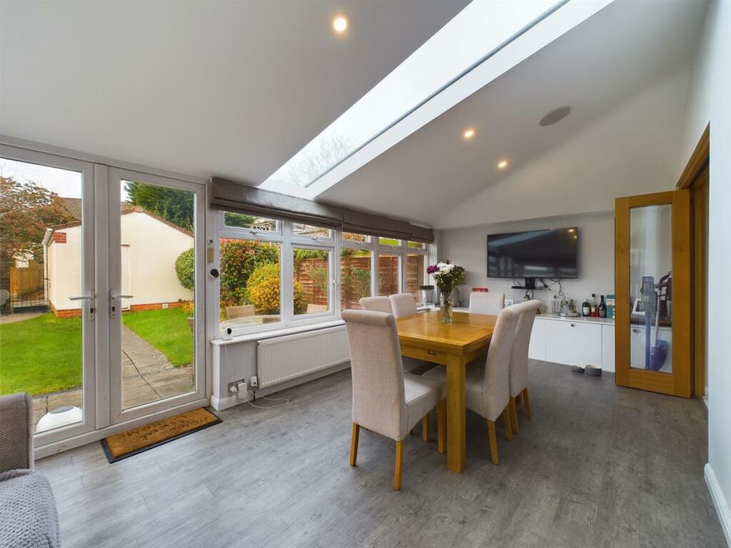 Sun Room/Dining Area