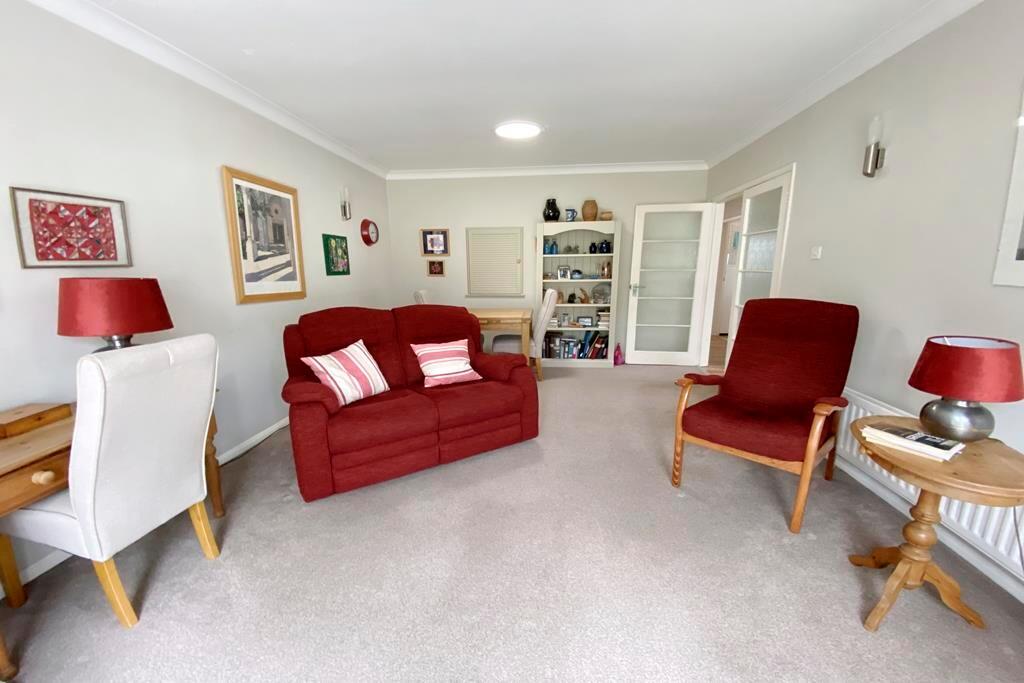 Lounge/Dining Rm