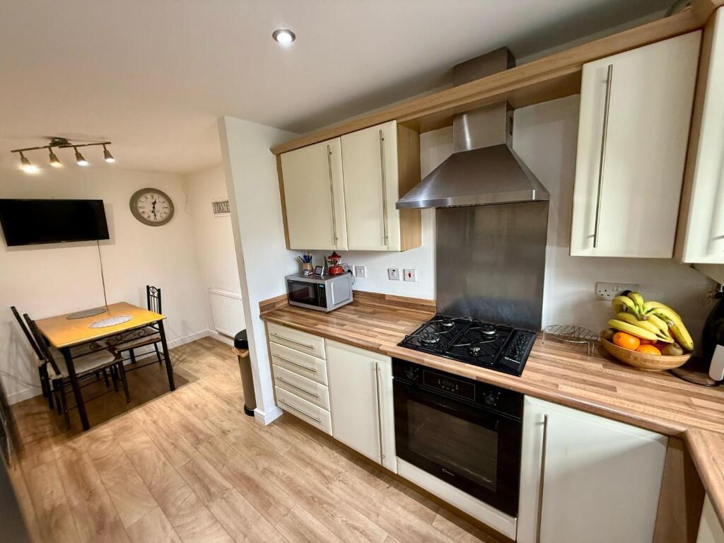 kitchen 2.jpg