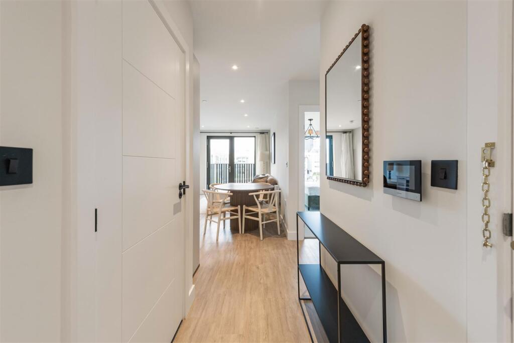 Apt. 311 Glasswater Locks_9804.jpg