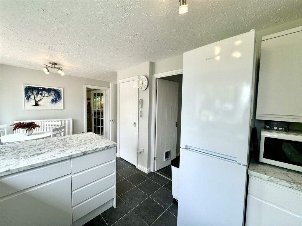 KITCHEN/BREAKFAST ROOM