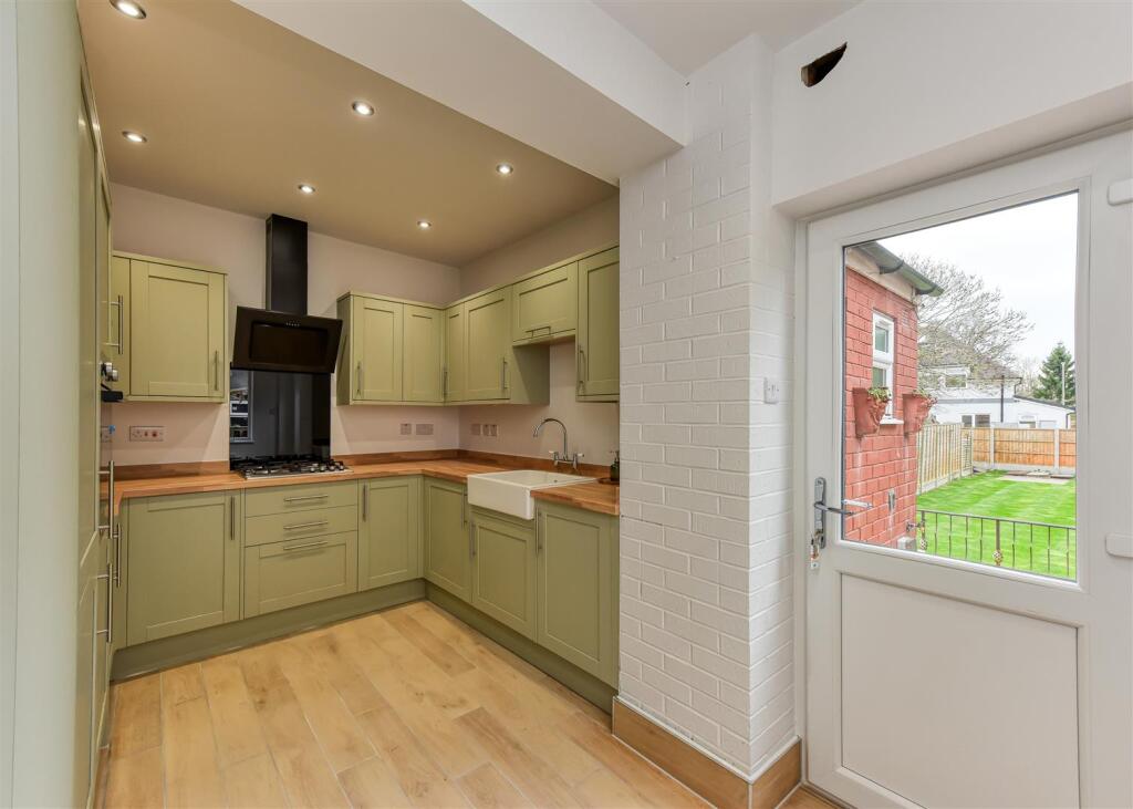 100 Jeffcock Road-Kitchen (4).jpg