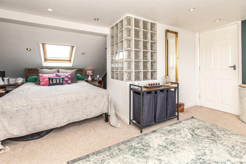 BEDROOM ONE - MASTER