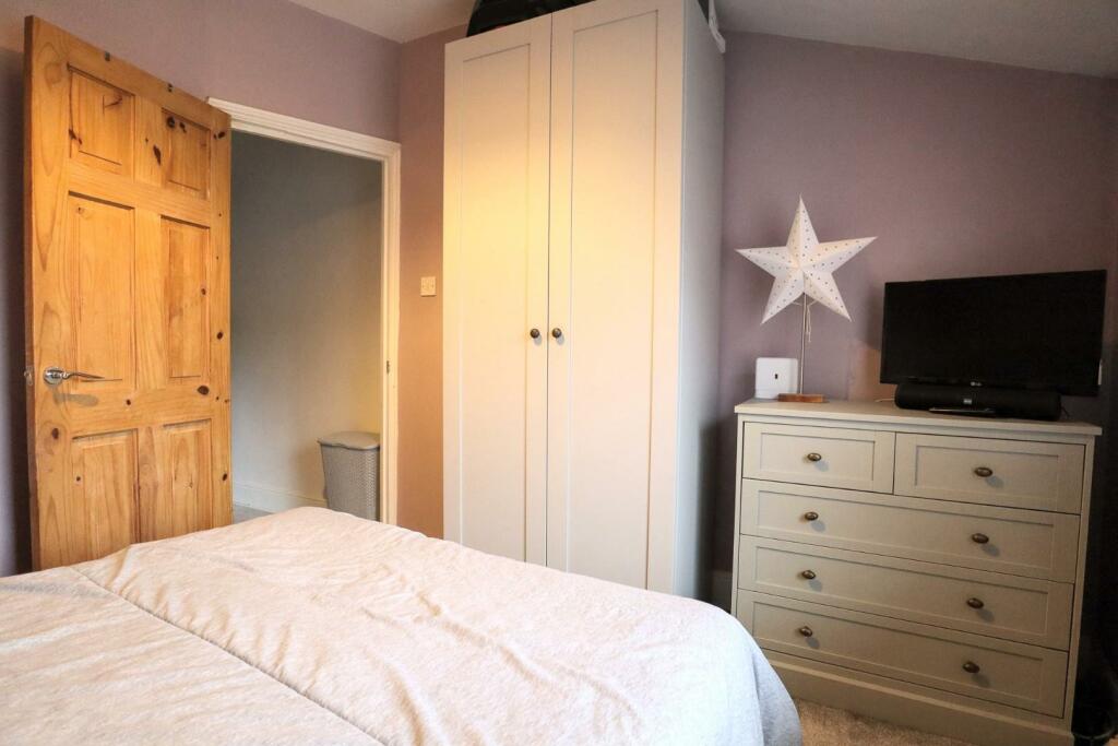 Bedroom 1(2).jpg