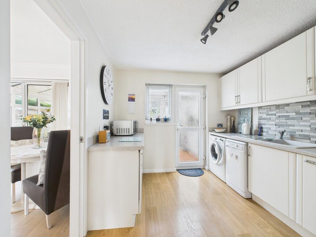 CAM02089G0-PR0525...