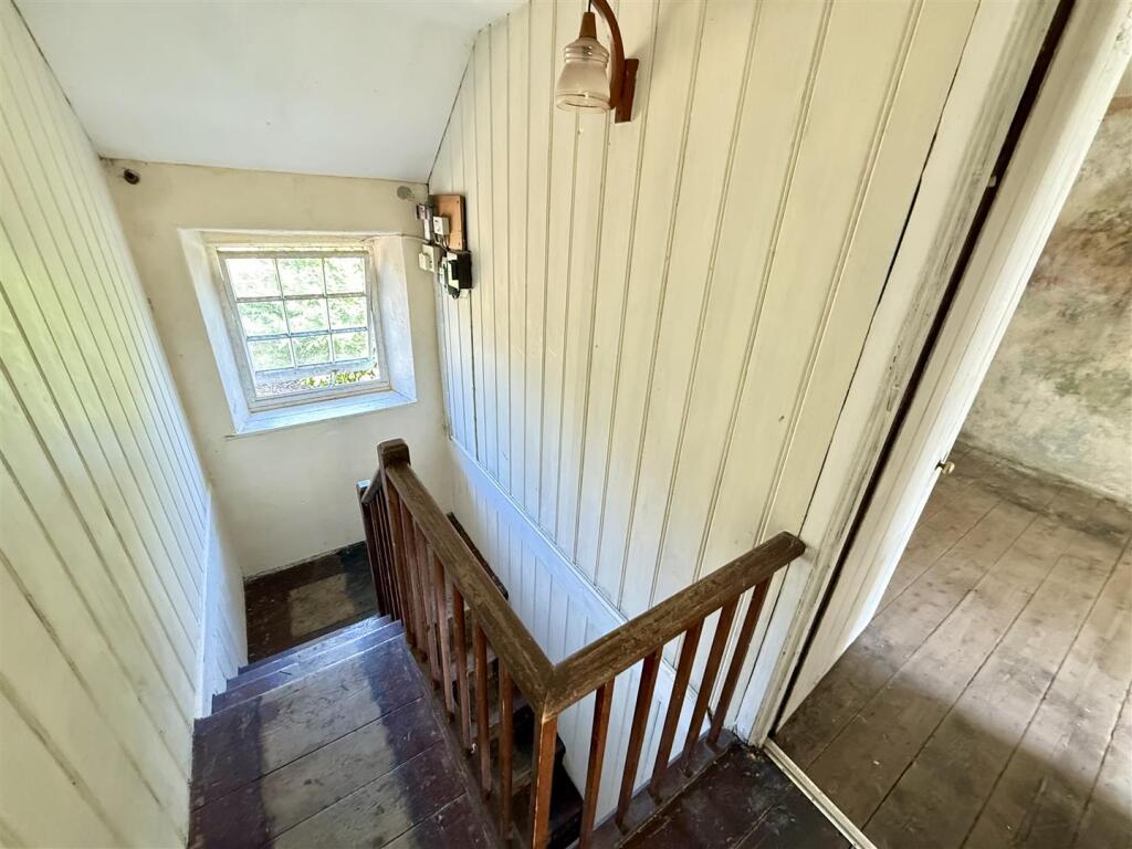 FIRST FLOOR - LANDING