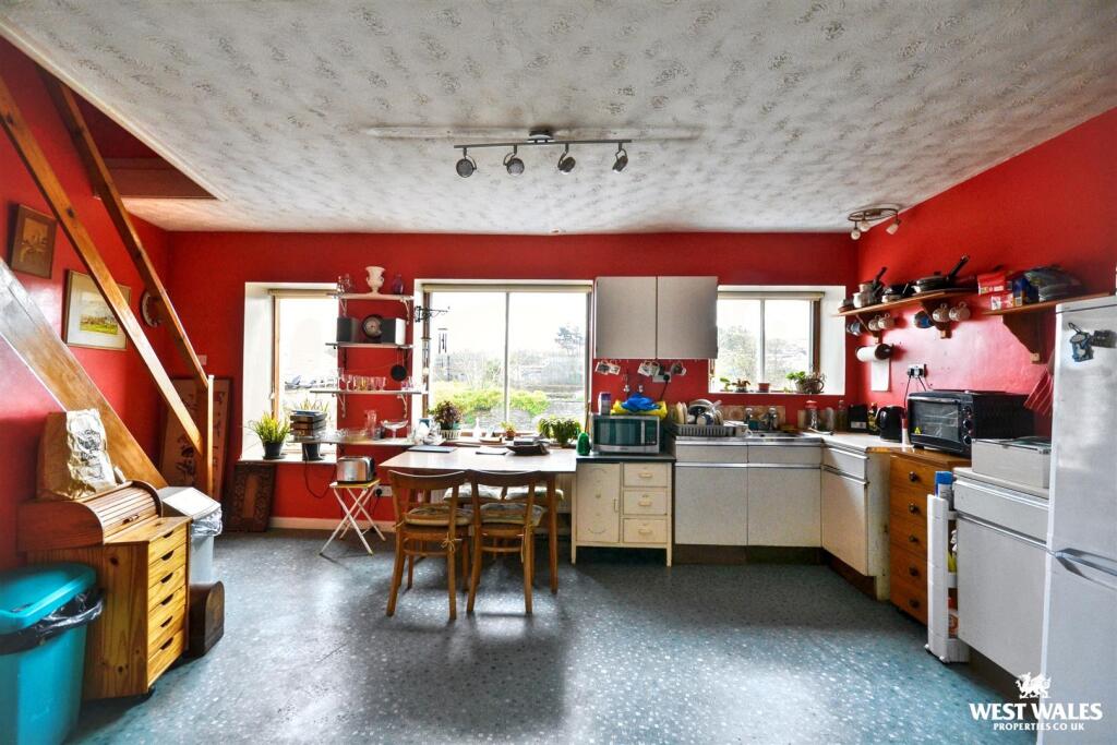 Kitchen / dining room